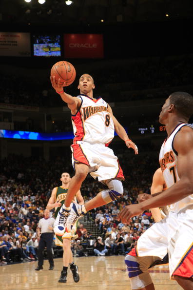 发球环节依 发球环节依