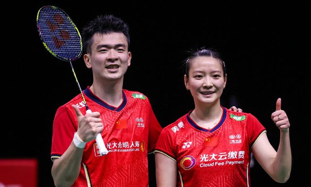 王艺迪4-2陈熠晋级四强！后三局发球战术制胜