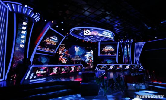 雷迪克公布湖人新赛季首发阵容：詹眉拉里八村