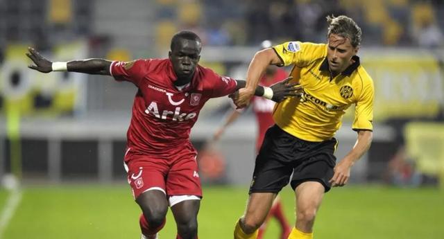 曾经并肩作 曾经并肩作