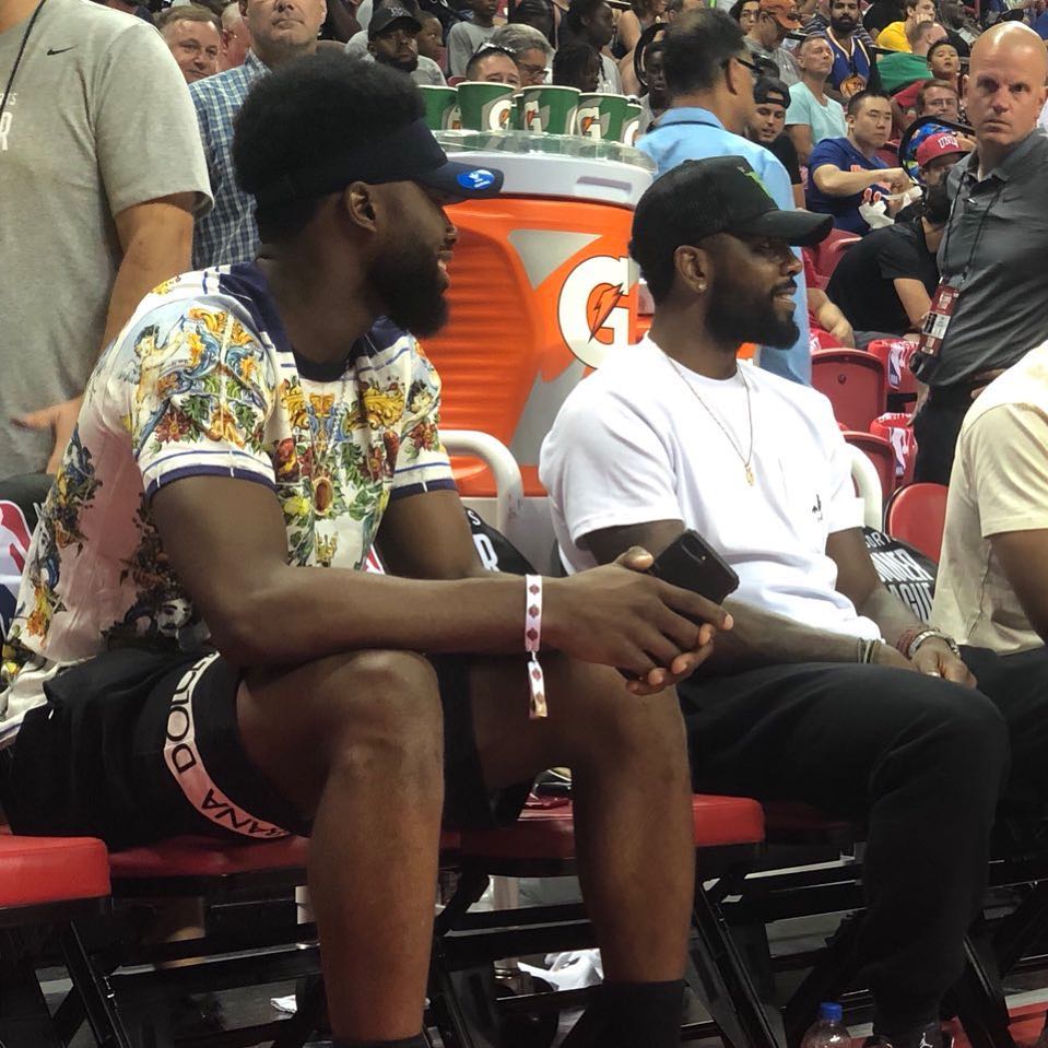 且在拥堵中 且在拥堵中